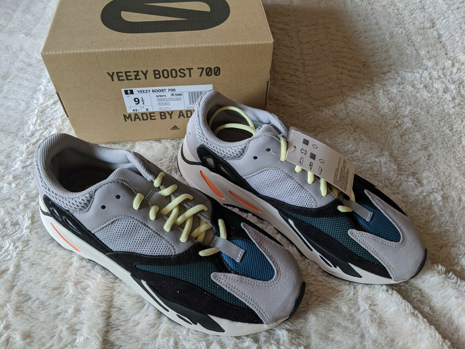 Kanye West Yeezy Boost 700 - HD Wallpaper 