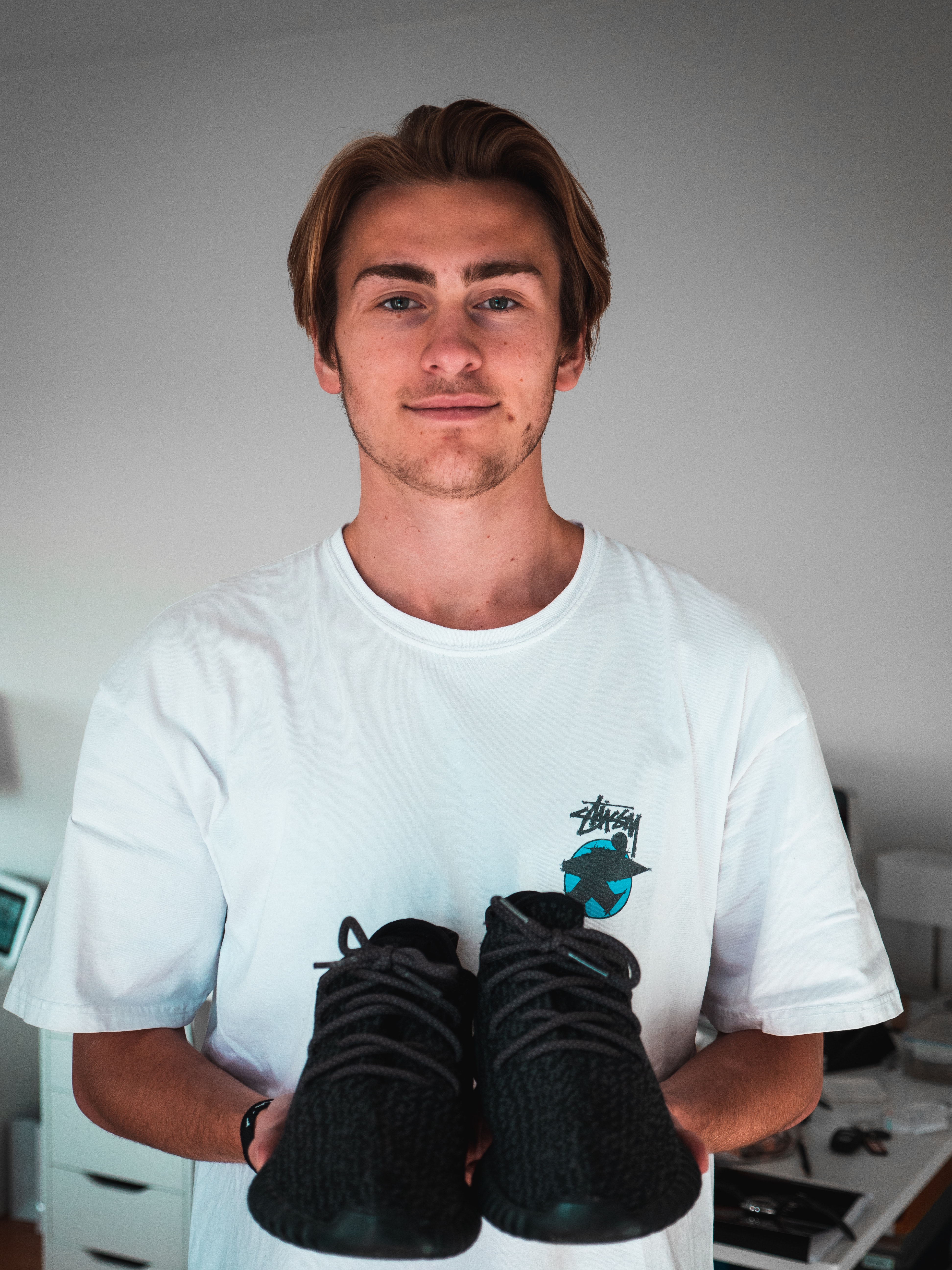 Men Holding New Shoes - HD Wallpaper 