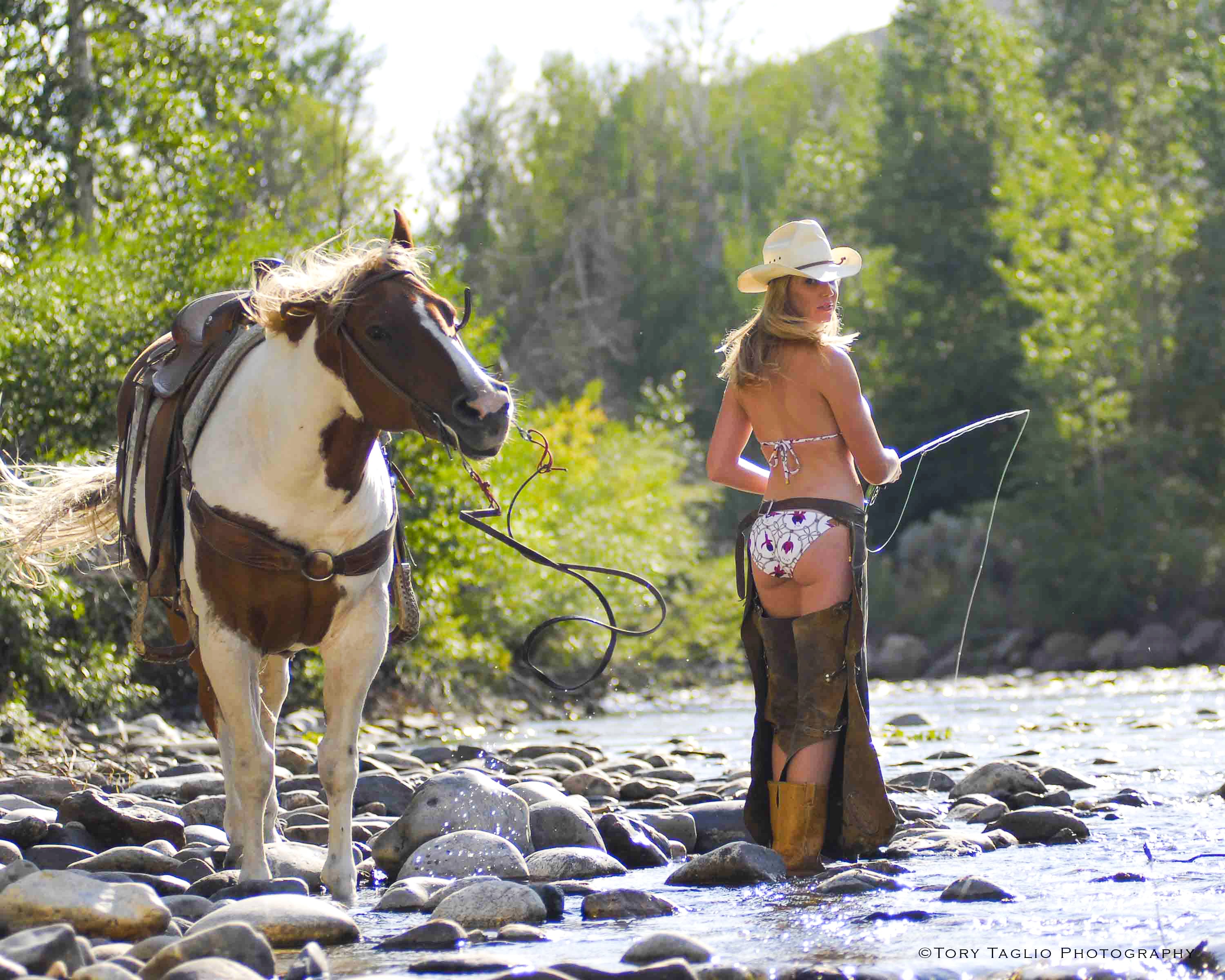 Hot Fly Fishing Women - HD Wallpaper 