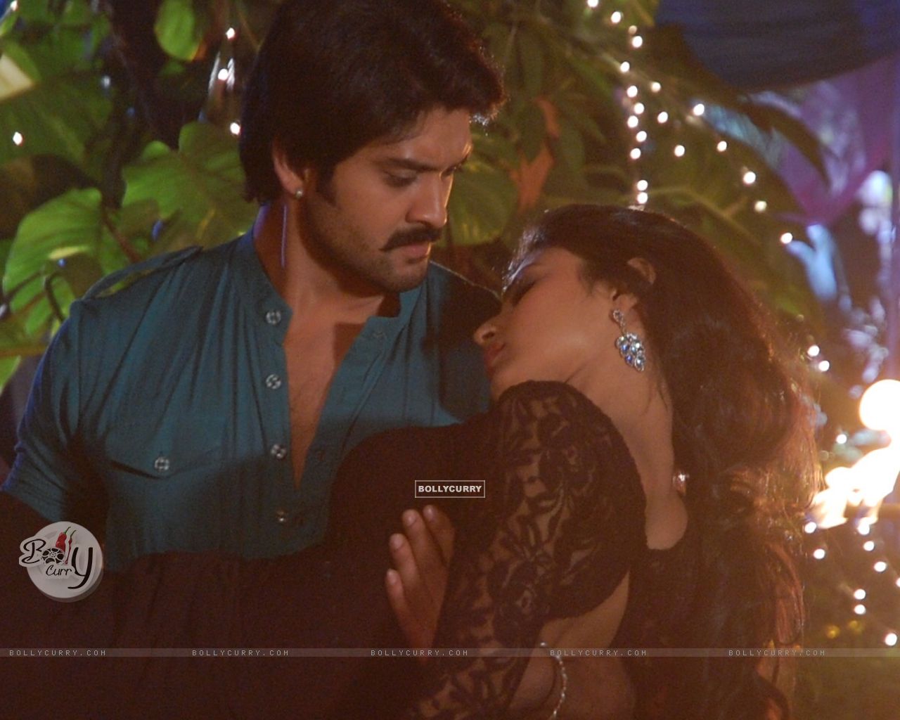 Prithvi Holds Meera In Junoon - Event - HD Wallpaper 