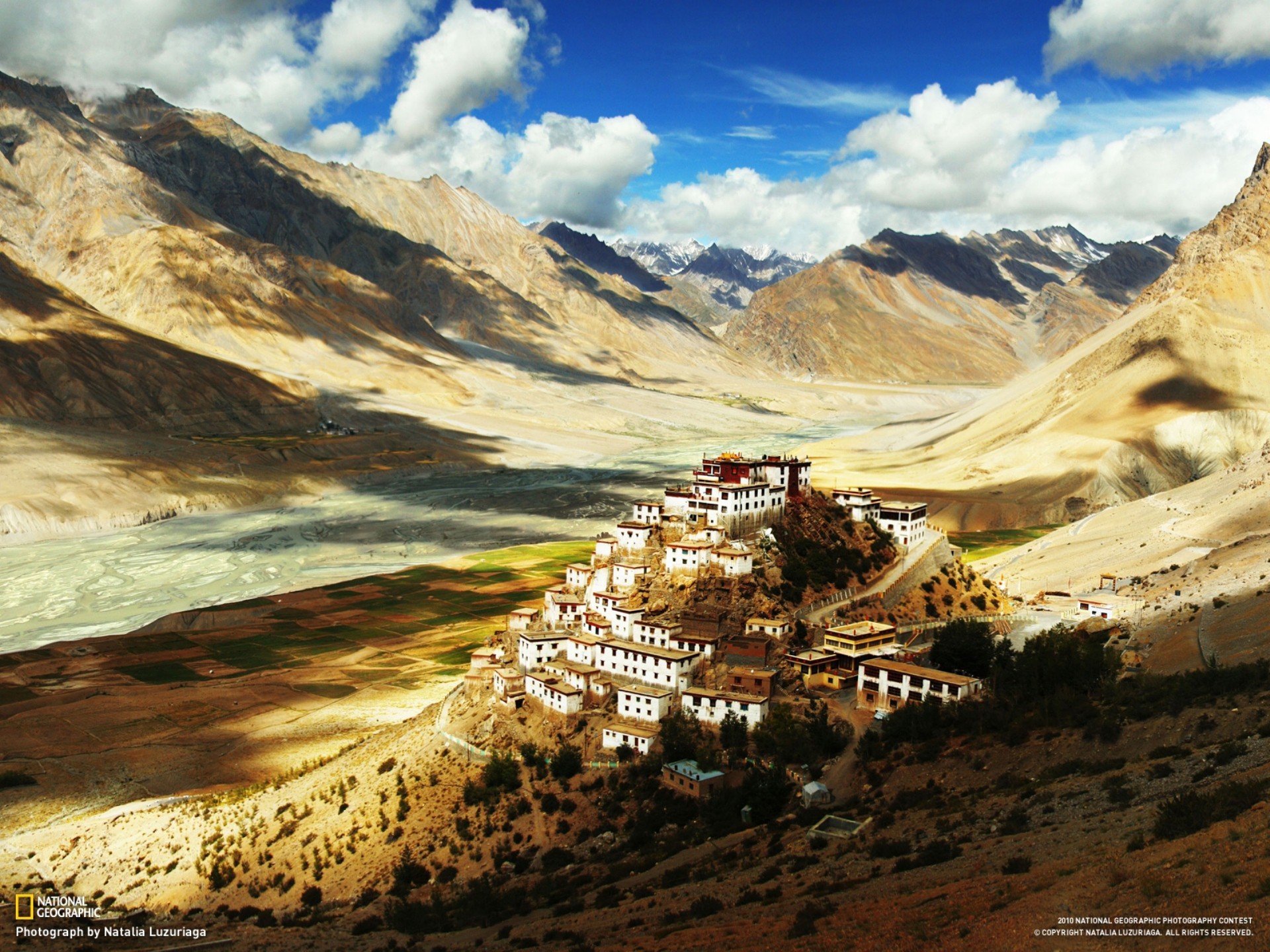 Wallpaper - Buddhist Monastery Himalayas - HD Wallpaper 
