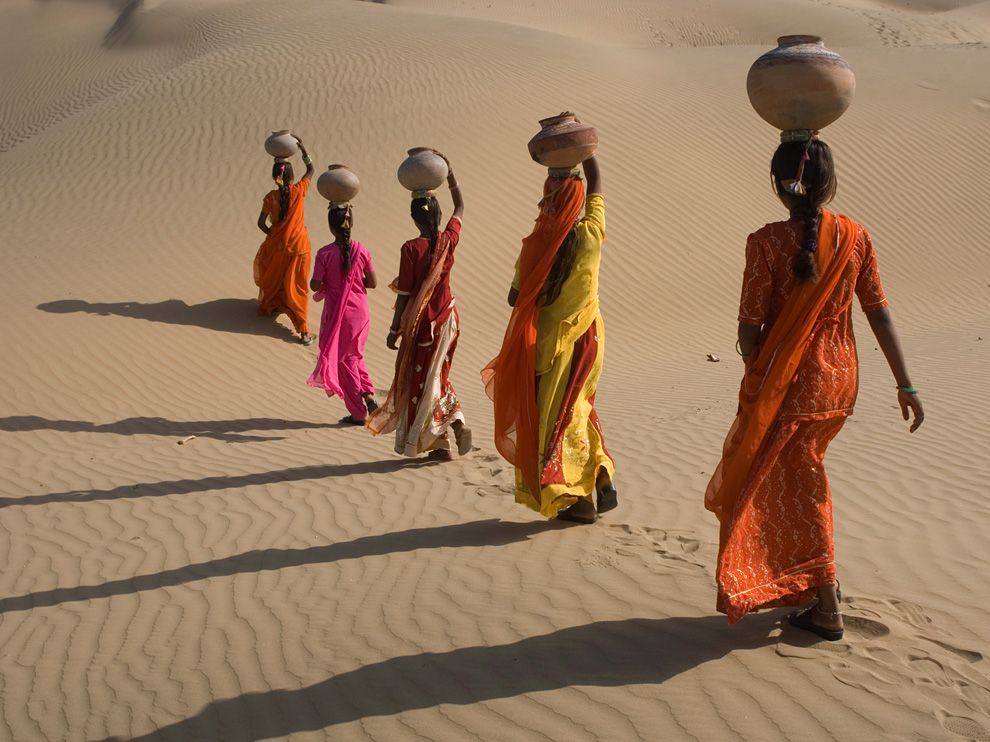 Desert, India, And Women Image - Rajasthan Women Carrying Water - HD Wallpaper 