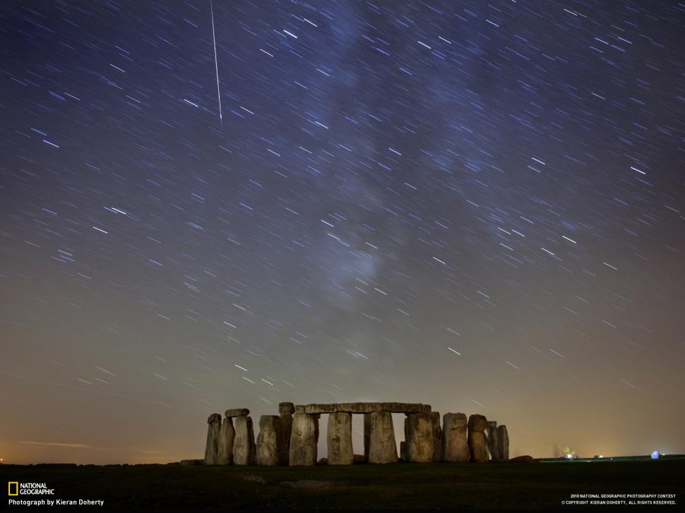 Timelapse Stars Night Stonehenge National Geographic - Stonehenge - HD Wallpaper 