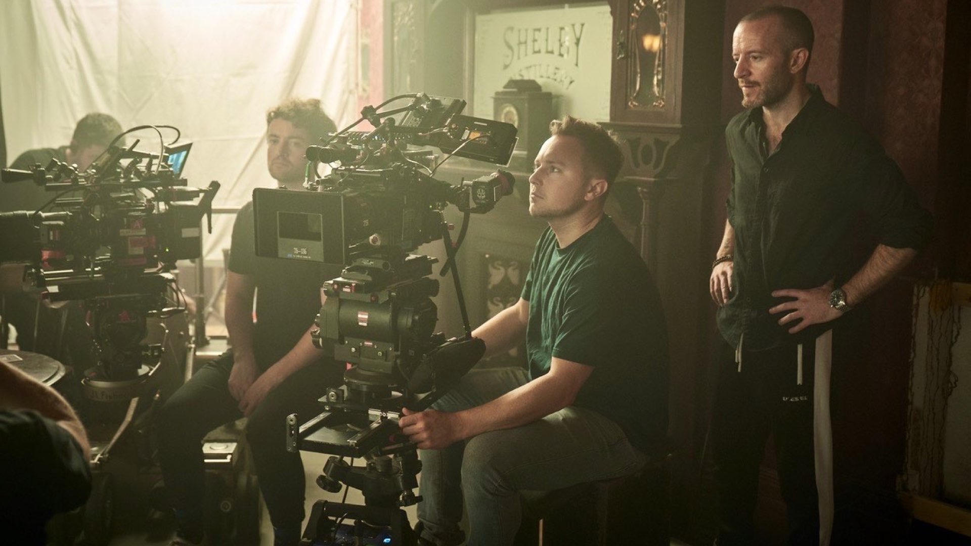 Cinematographer Si Bell And Director Anthony Byrne - Peaky Blinders Cinematography Screen Shot - HD Wallpaper 