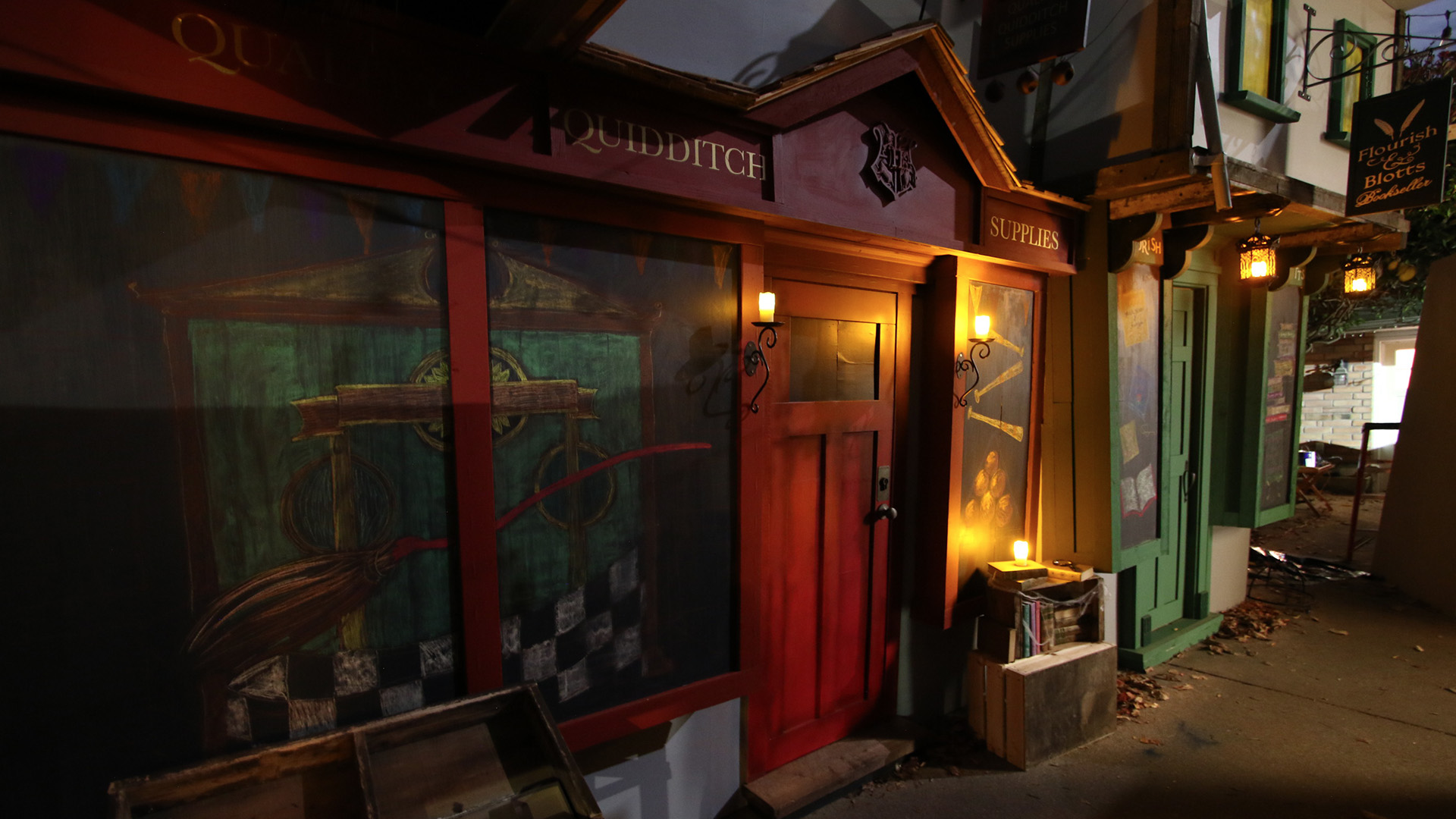 Seattle Guy Builds Diagon Alley - HD Wallpaper 