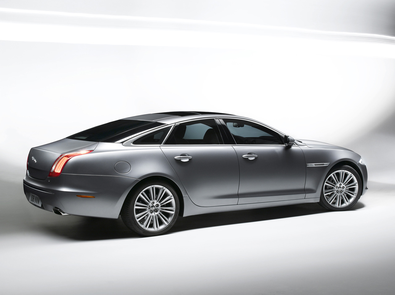Wonderful Jaguar Xj Wallpaper - Jaguar Xjl Model - HD Wallpaper 
