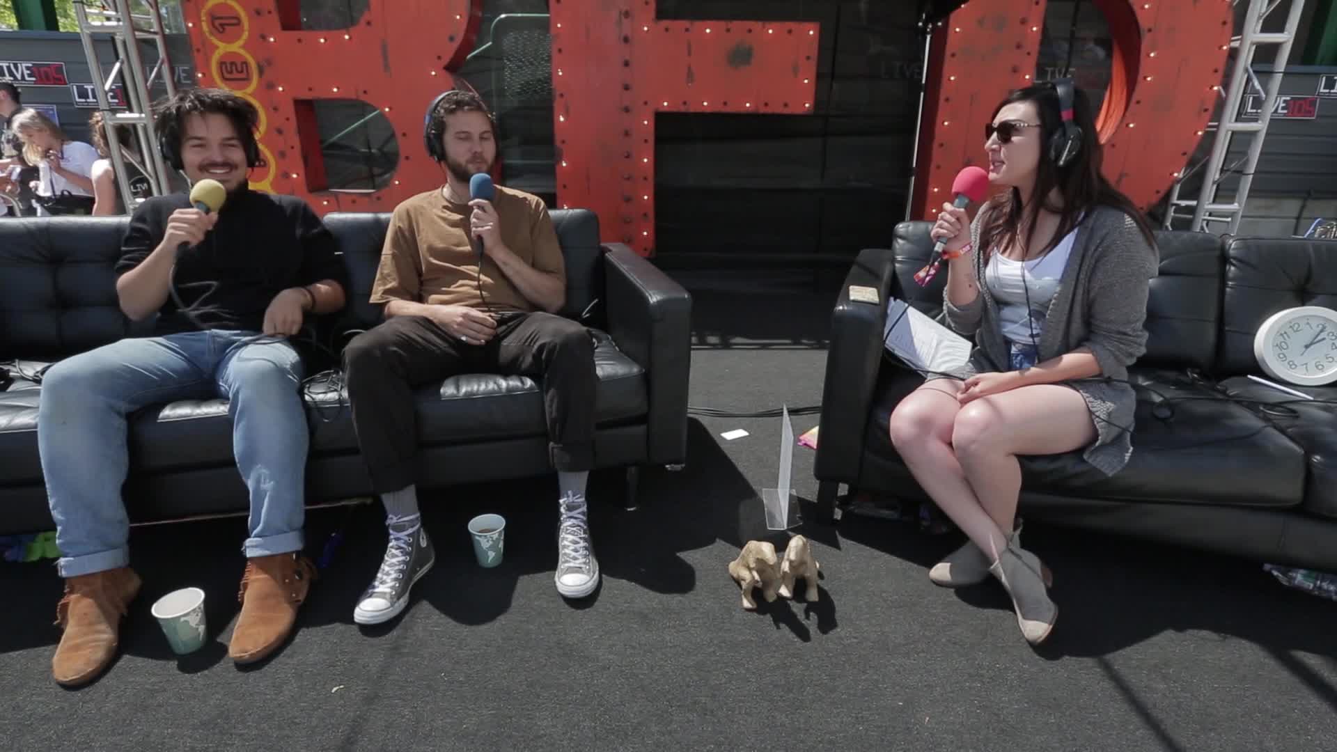 Sitting - HD Wallpaper 