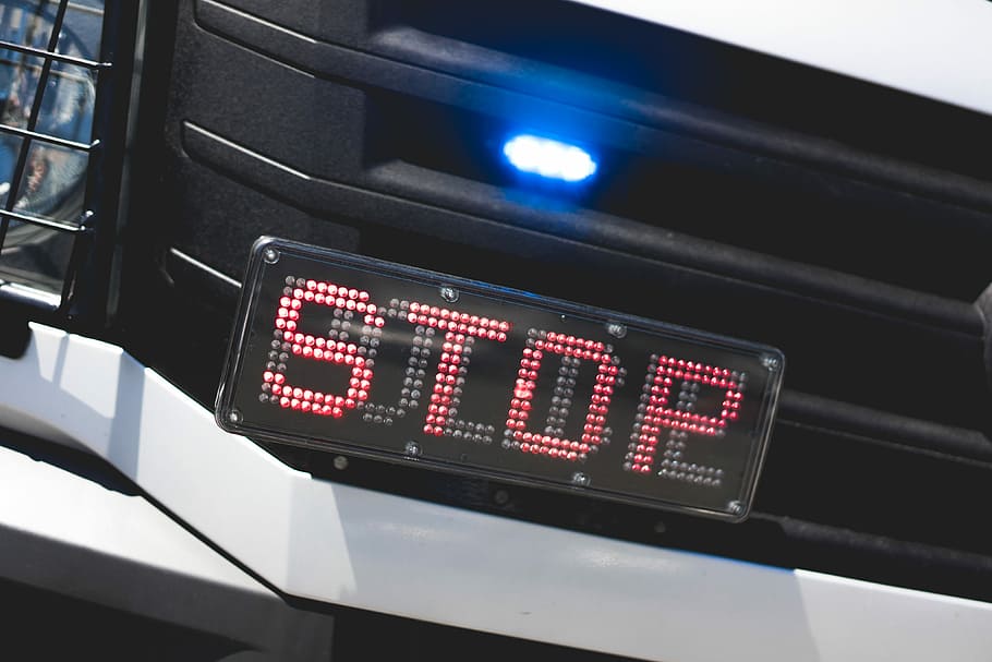 Police Flashing Light And Stop Sign On Car, Cars, Chase, - Led Light Stop Police - HD Wallpaper 