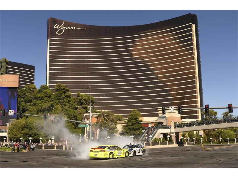 Performance Car - HD Wallpaper 