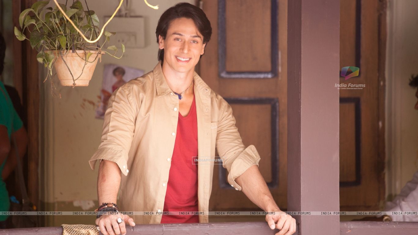 Best Download Tiger Shroff Hd Wallpapers Photos And - Tiger Shroff Six Pack - HD Wallpaper 