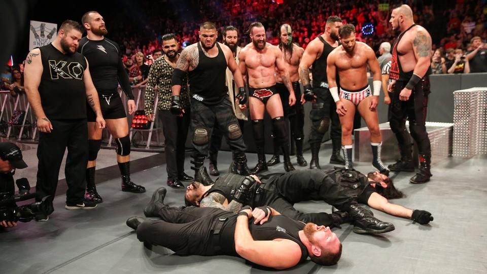 Wwe Monday Night Raw The Shield Attacked - Roman Reigns Vs Braun Strowman 2018 - HD Wallpaper 