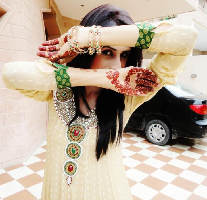 Cute Girls Mehndi Hand Dp - HD Wallpaper 