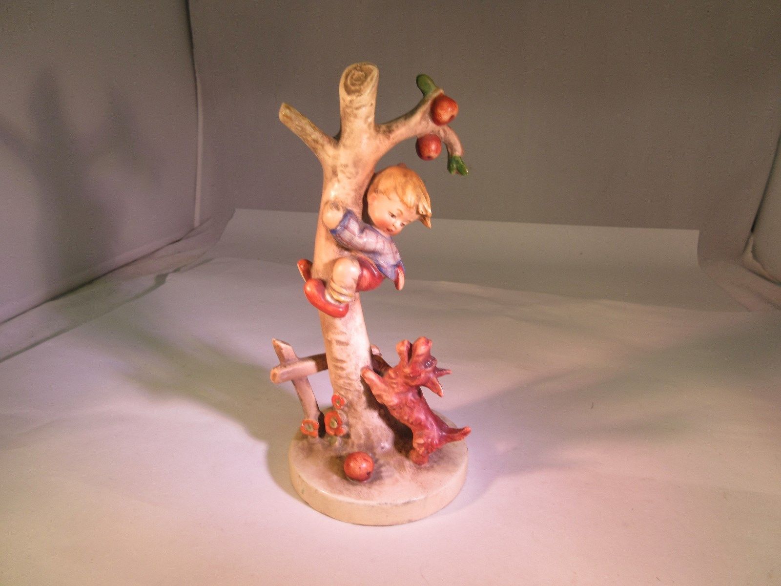 Figurine - HD Wallpaper 