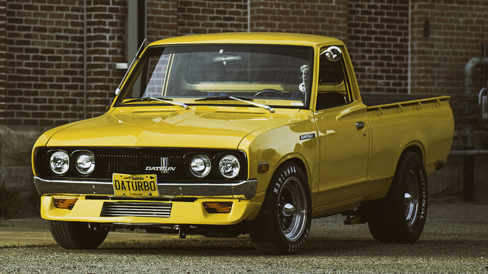 Datsun 60 Pick Up - HD Wallpaper 