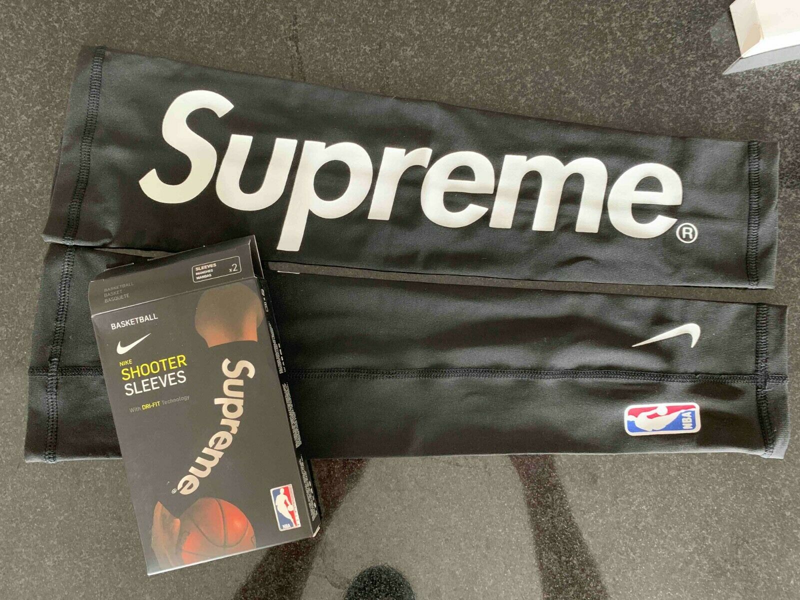 Supreme - HD Wallpaper 