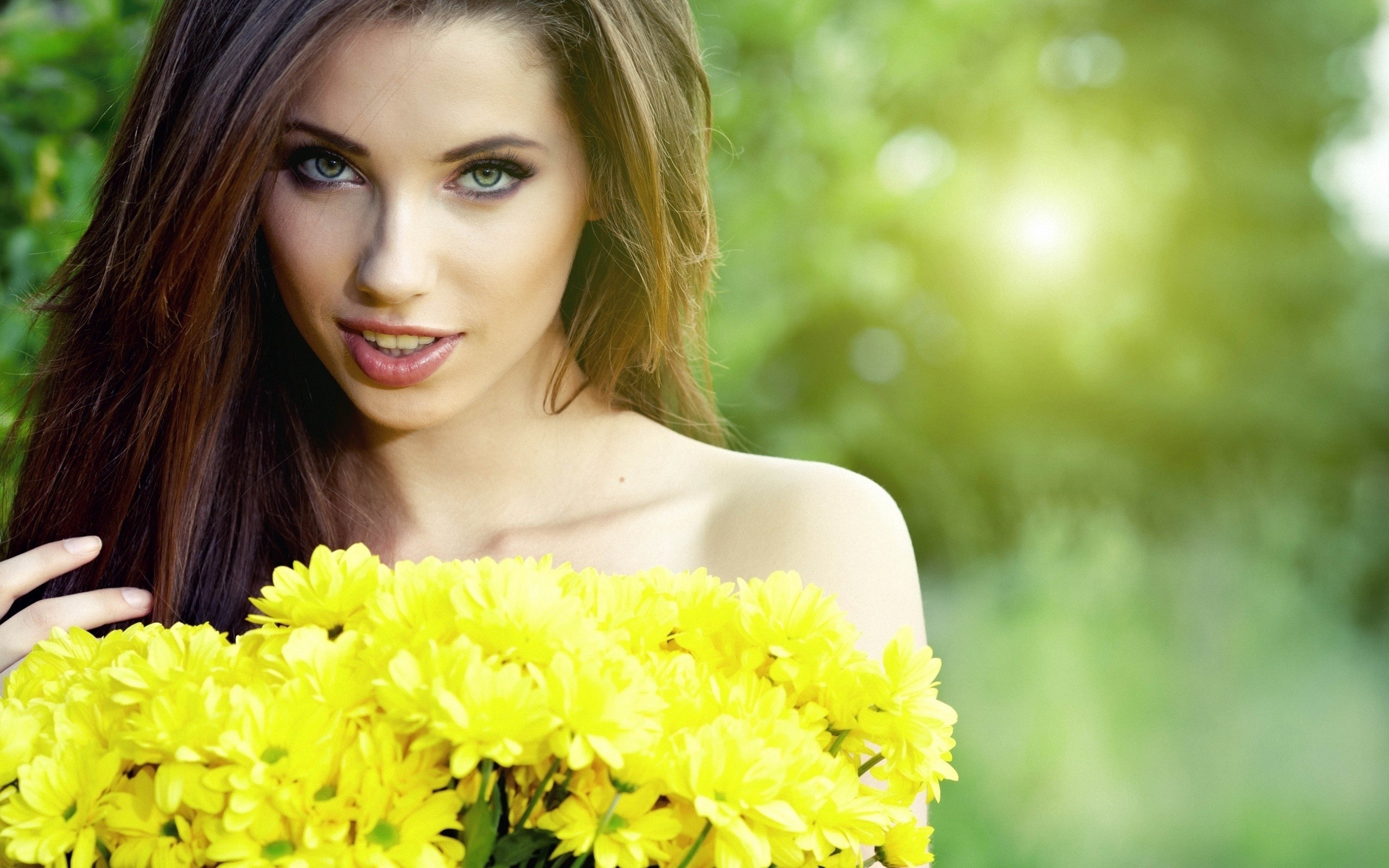 Female Brown Hair Green And Yellow Eyes - HD Wallpaper 