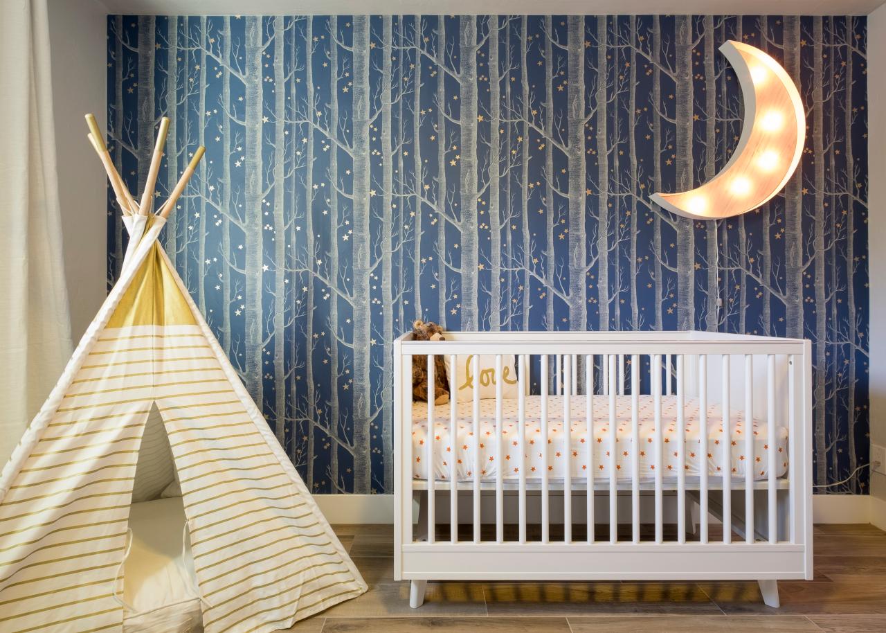 Blue Nursery With Tree Wallpaper - Bebek Odasi Tasarim Esyasi - HD Wallpaper 