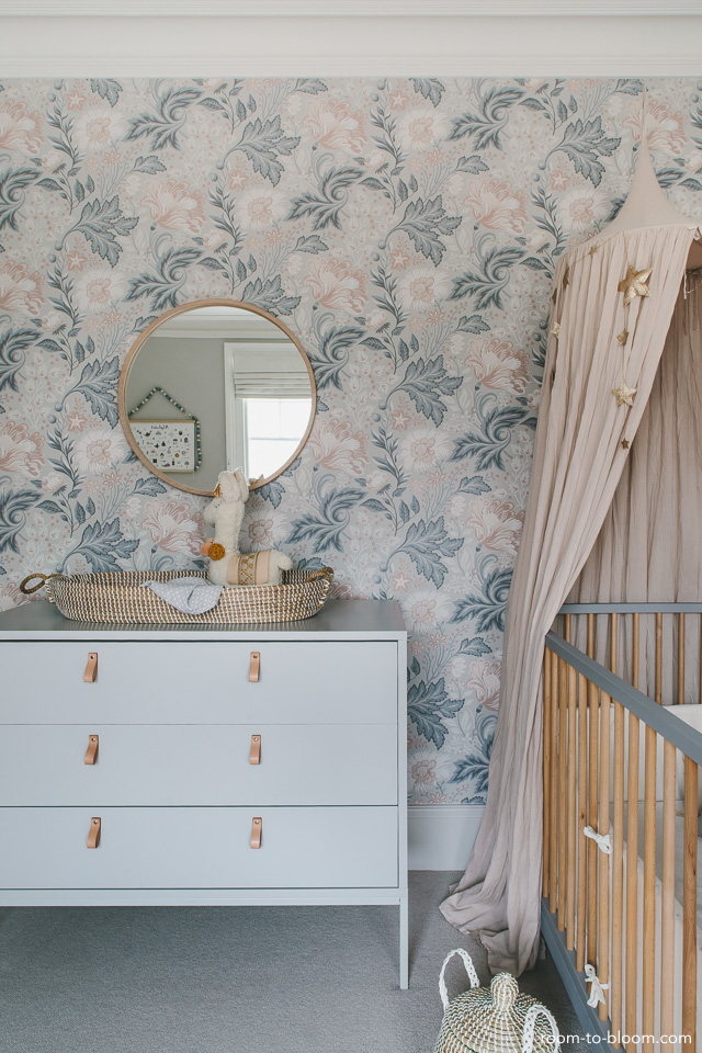 Grey And Pink Nursery Design For A Baby Girl - Window Treatment - HD Wallpaper 