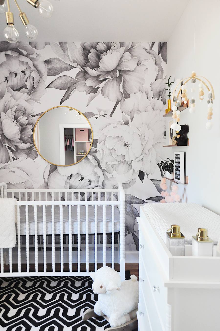 Elegant Modern Nursery Decoration 21 Idea Black White - Floral Wallpaper Accent Wall - HD Wallpaper 