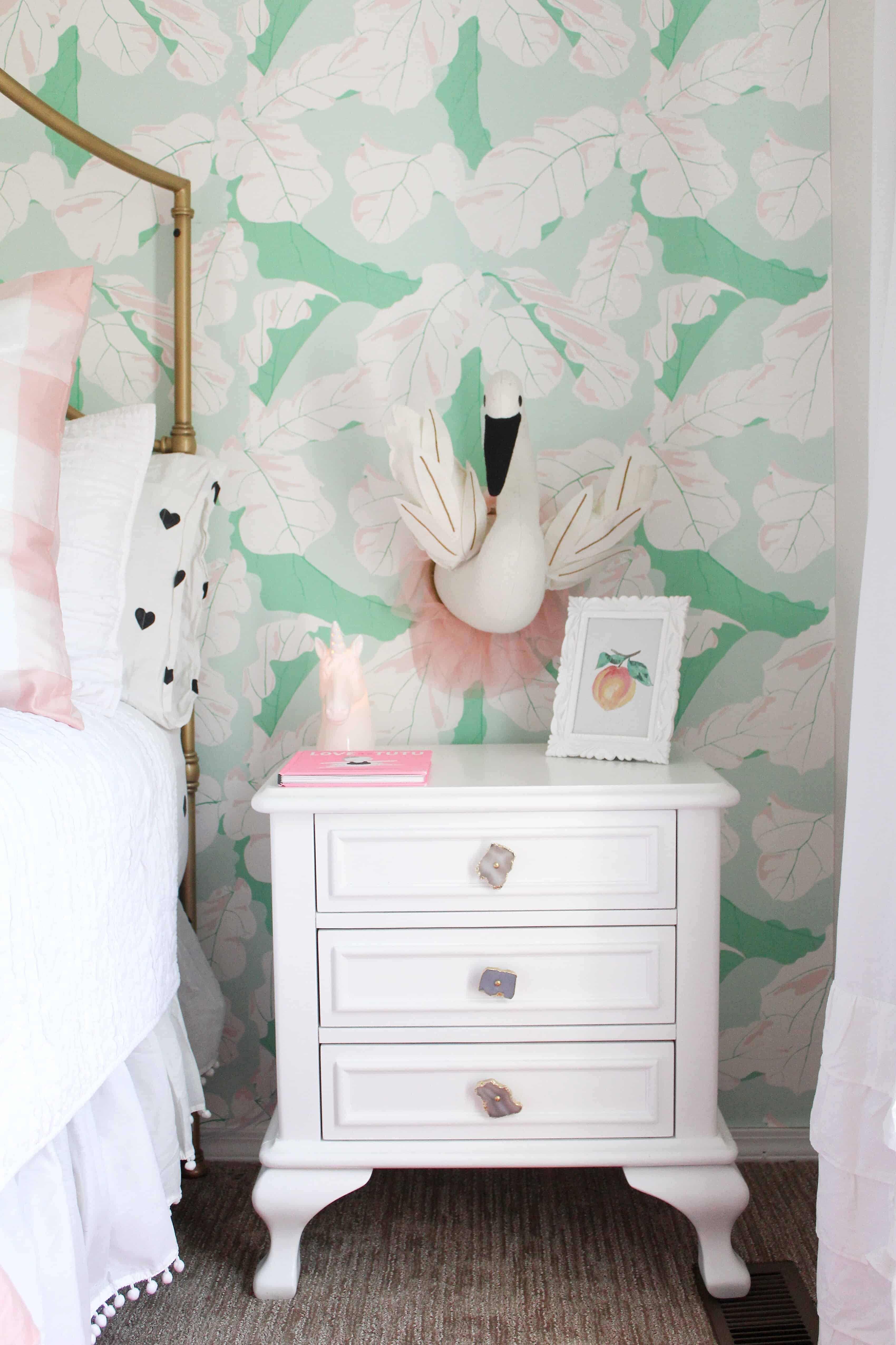 Toddler Girl Room With Pink And Green Wallpaper - Cabinetry - HD Wallpaper 