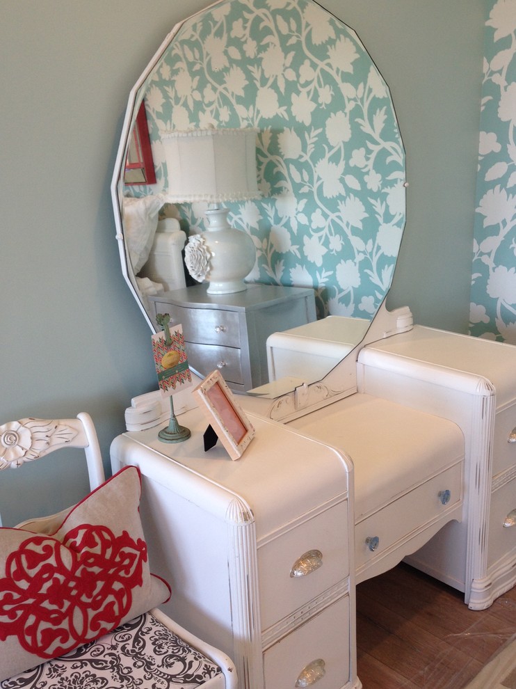 Sumptuous Coral Shower Curtain In Kids Farmhouse With - Dresser - HD Wallpaper 