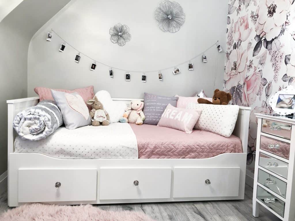 Ikea Hemnes Bed Little Girl S Room Pink Grey Silver - Hemnes Daybed Girls Bedroom - HD Wallpaper 