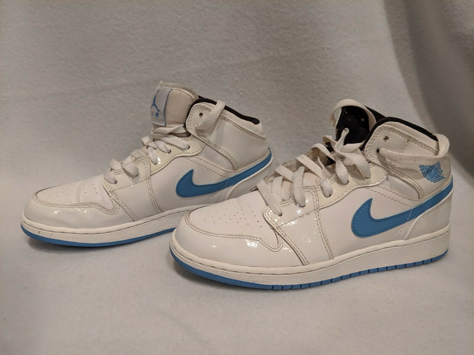 Sneakers - HD Wallpaper 