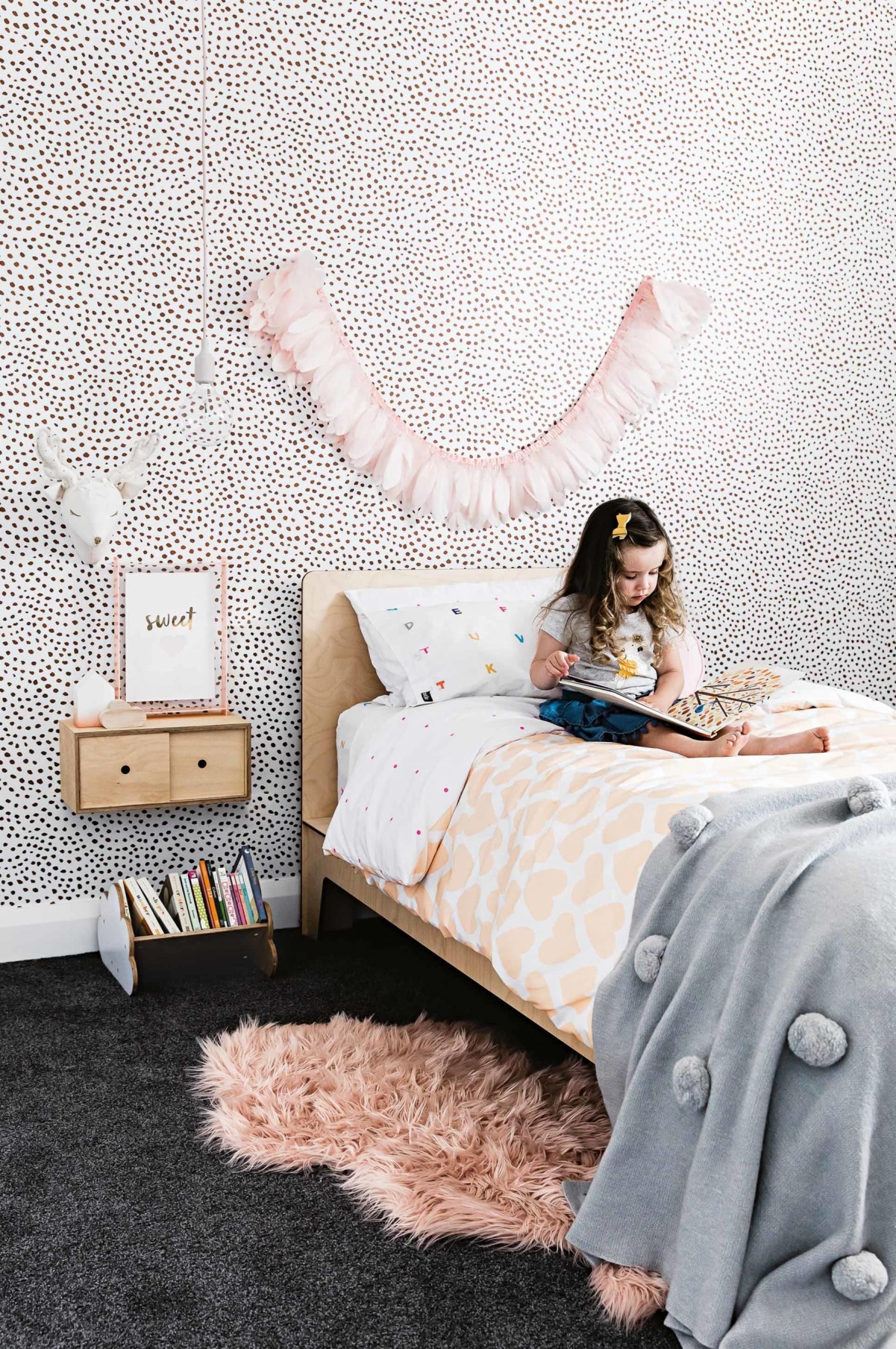 Simple Wallpaper Girls Room - HD Wallpaper 