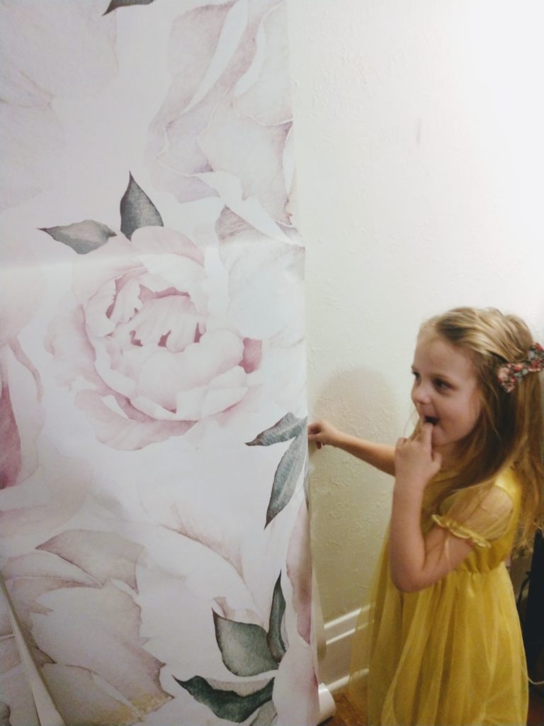 Temporary Wallpaper Little Girls Room - Girl - HD Wallpaper 