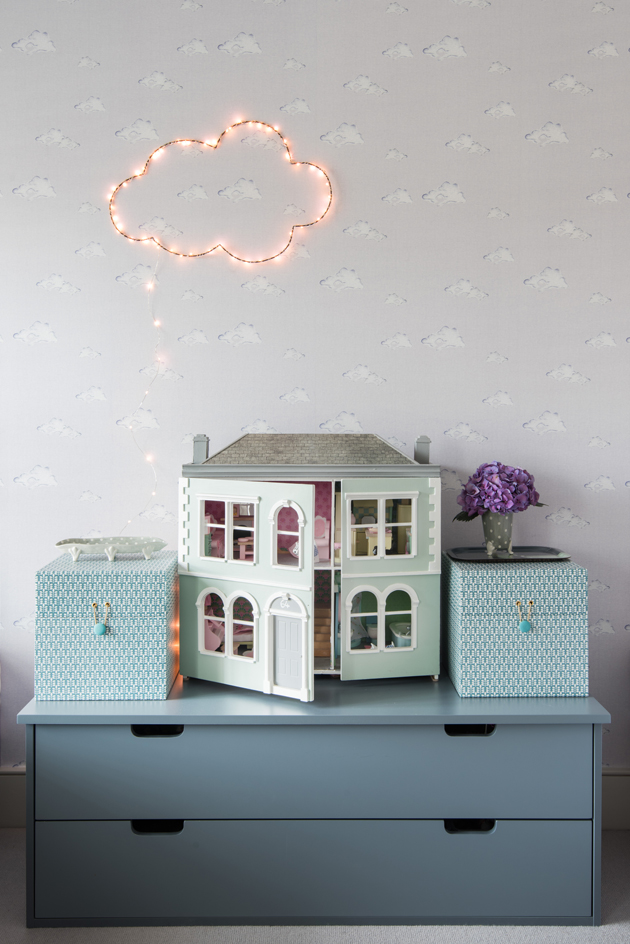 Childrens Wallpaper Clouds Allison And Manns - Dollhouse - HD Wallpaper 