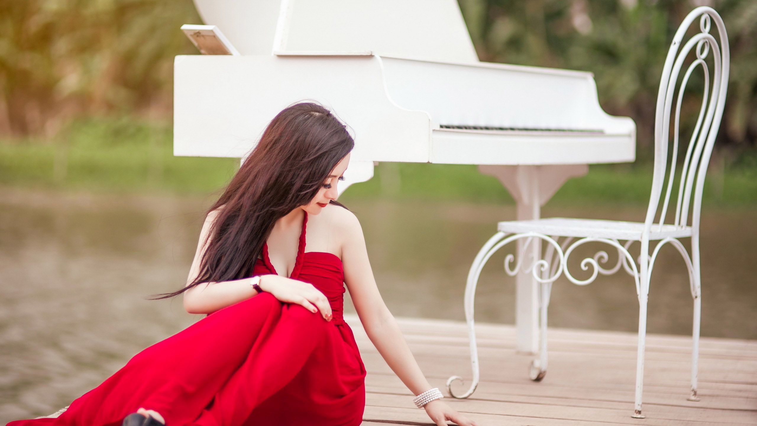 Girl Piano - 2560x1440 Wallpaper Girl Piano - 2560x1440 Wallpaper