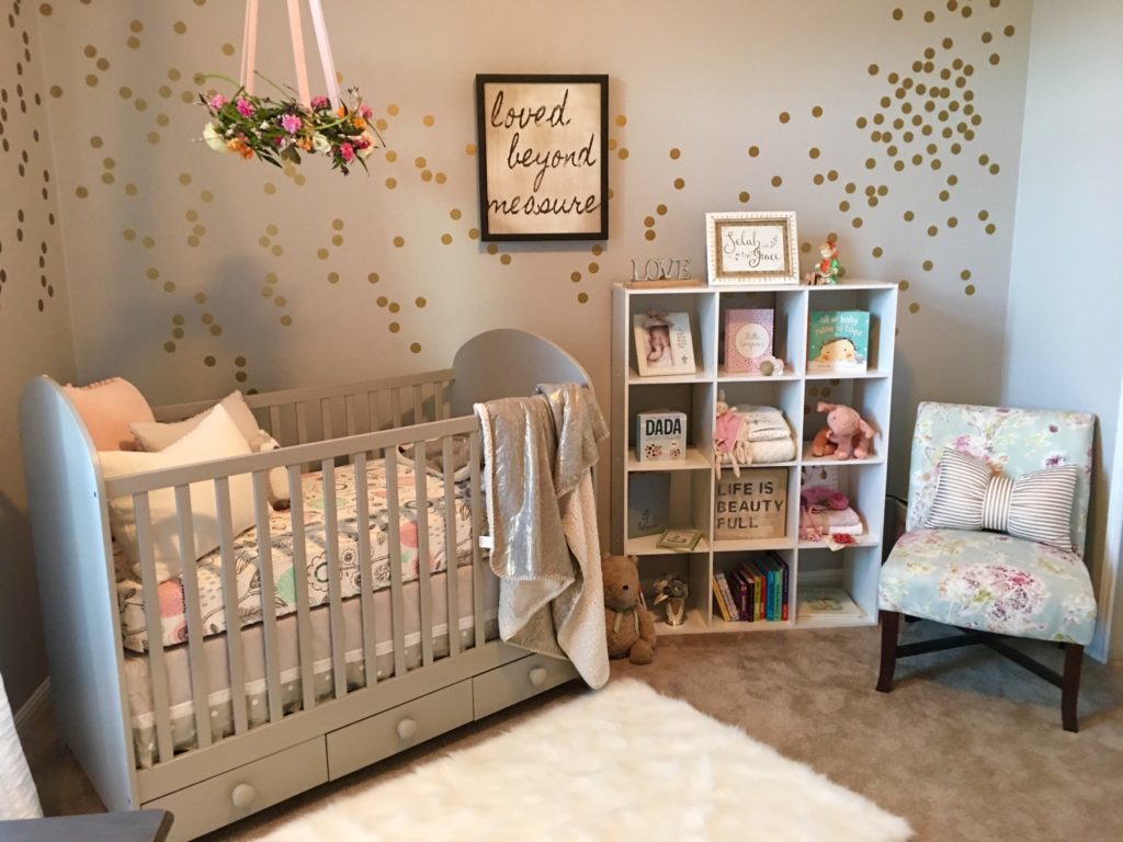 Attractive Baby Girl Bedroom Theme For Nursery Bedding - Grey And Gold Baby Room - HD Wallpaper 