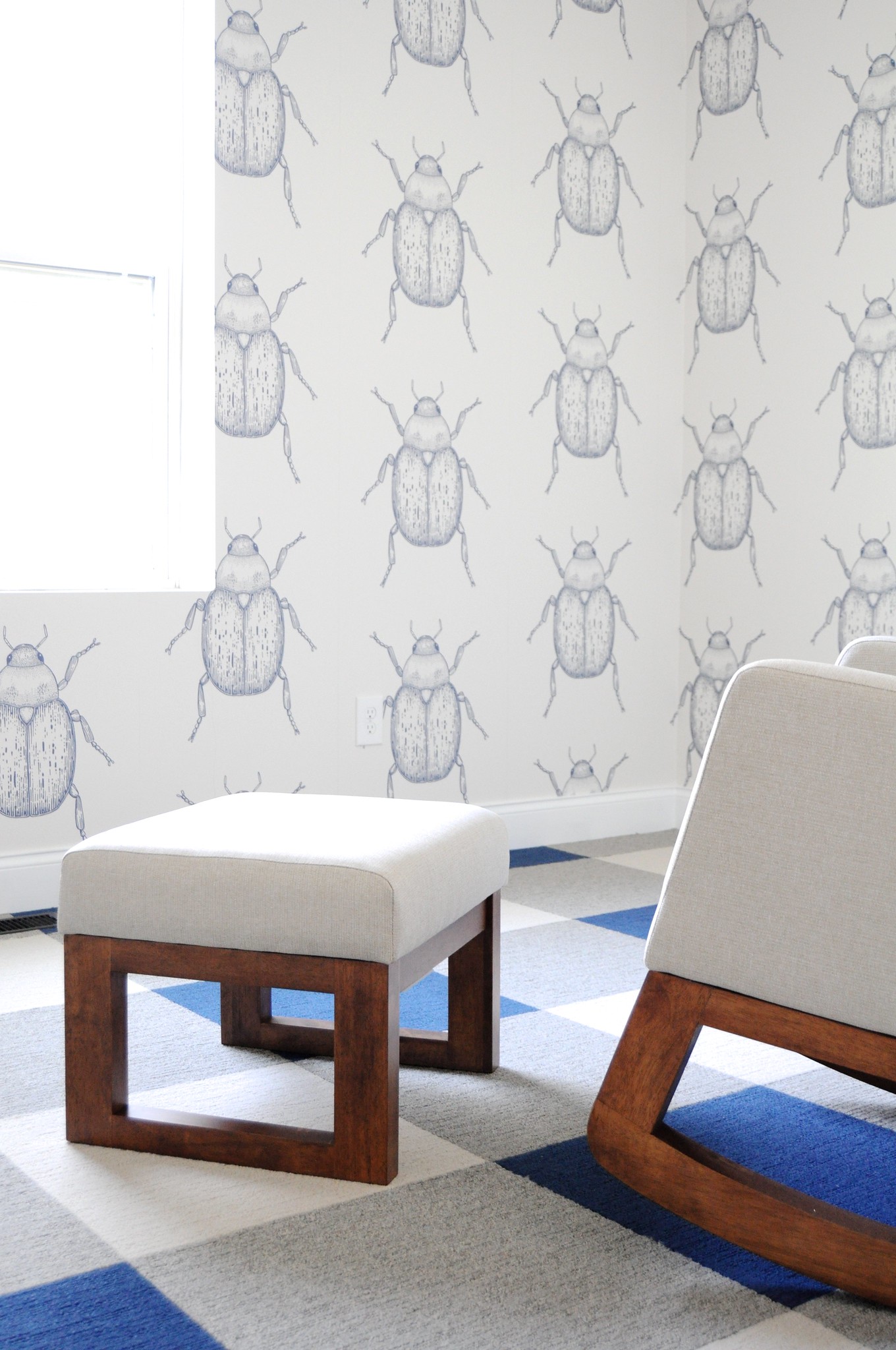 Beetle Wallpaper For Baby Boy Nursery - Chair - HD Wallpaper 