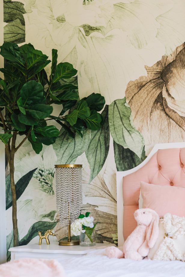 Floral Pink And Green Girl S Room - Bedroom - HD Wallpaper 