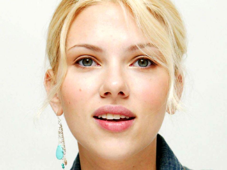 Scarlett Johansson Cute Wallpapers Free Cute Wallpapers - Scarlett Johansson Green Eyes - HD Wallpaper 