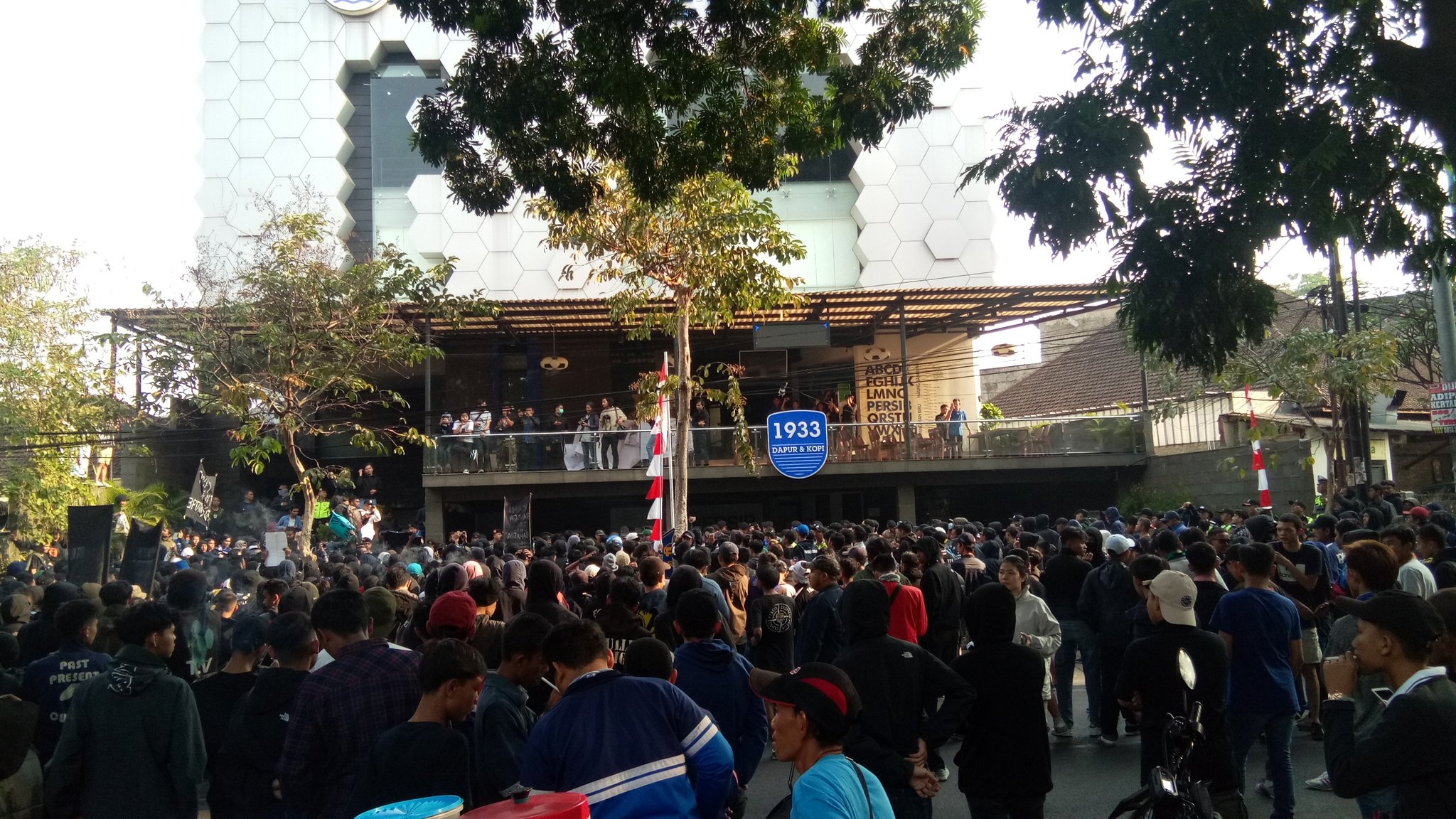 Crowd - HD Wallpaper 