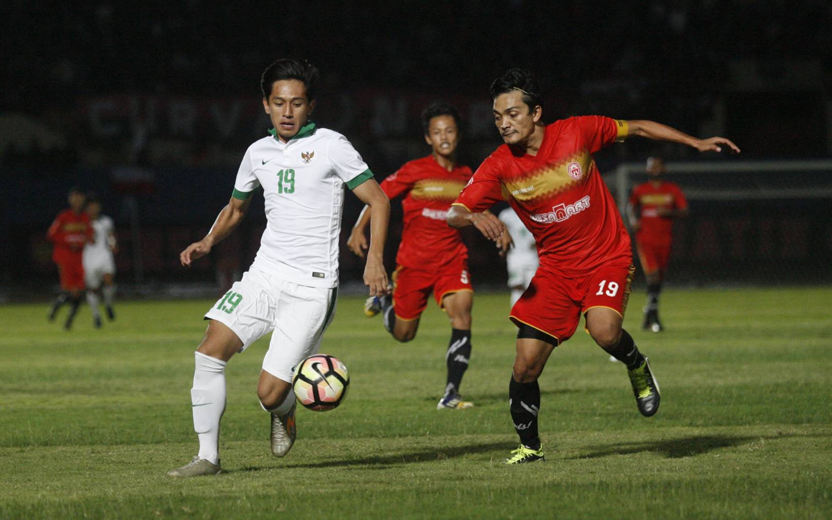 Kick Up A Soccer Ball - HD Wallpaper 