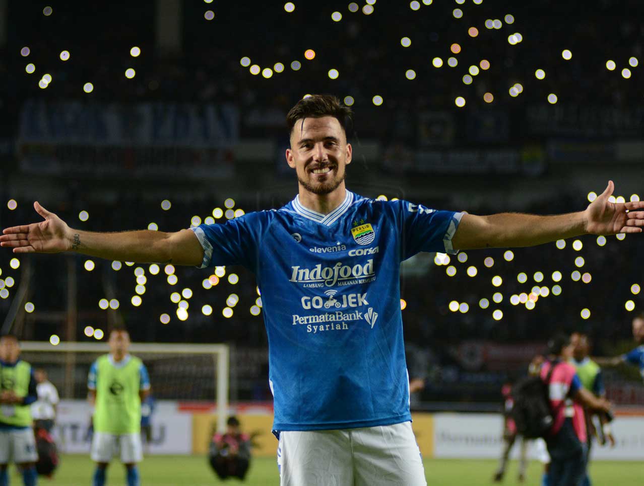 Bauman Persipura Rivan - Bauman Kembali Ke Persib - HD Wallpaper 