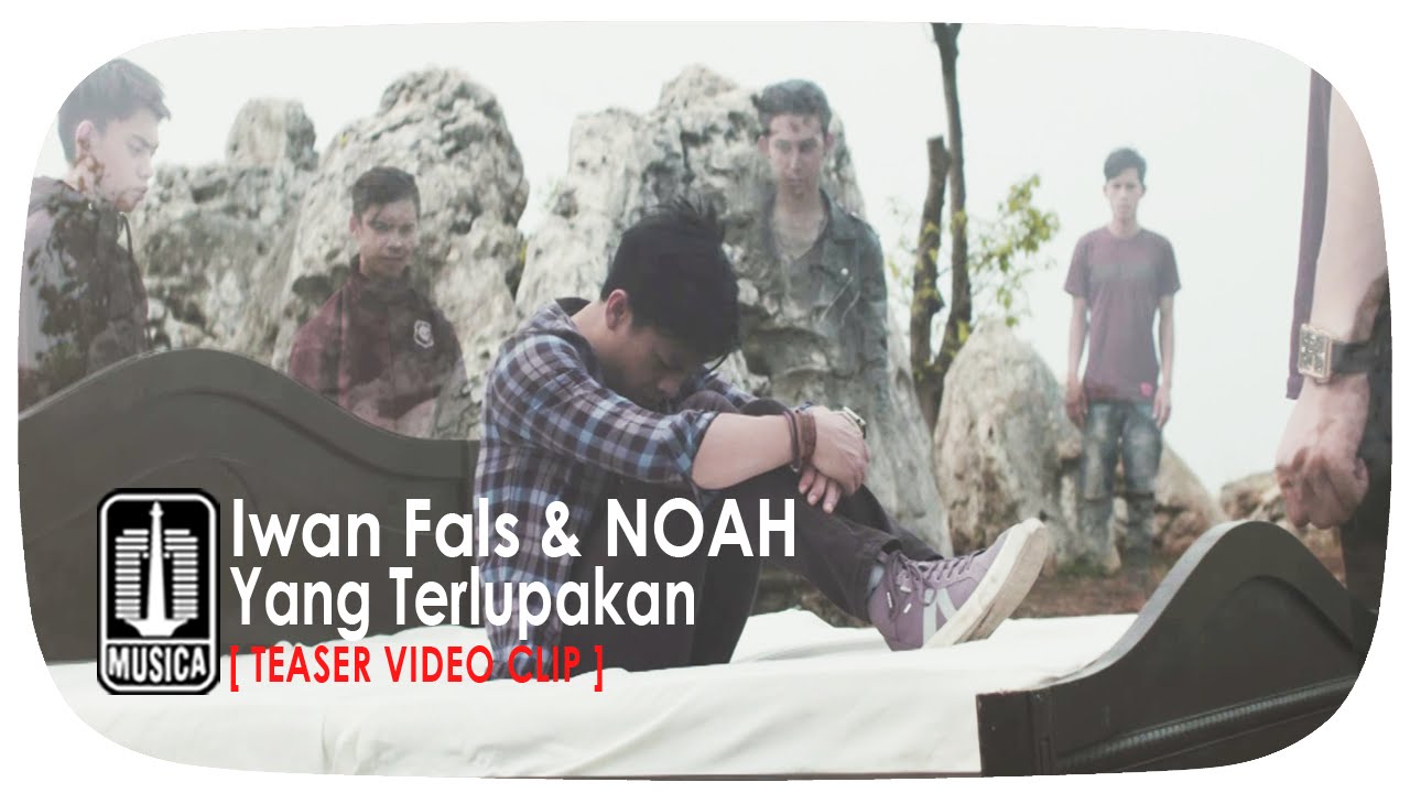 Sitting - HD Wallpaper 