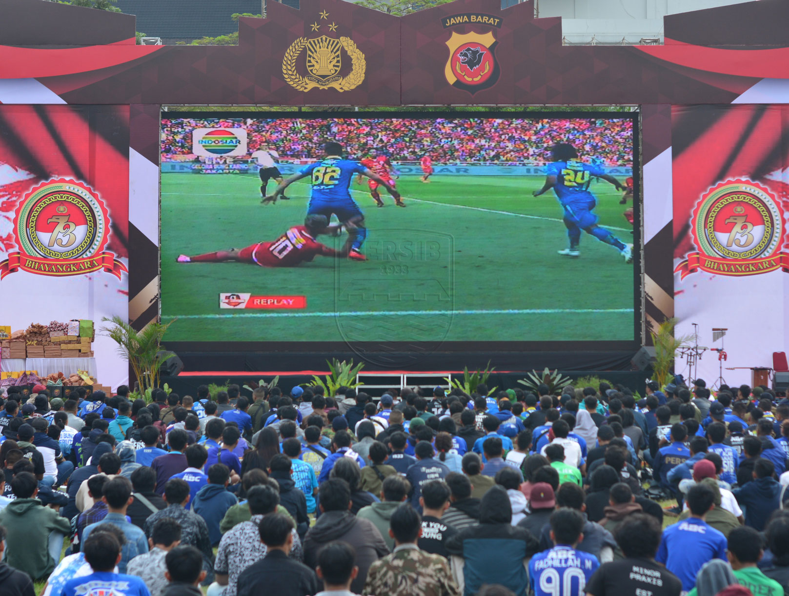 Nobar Gedung Sate Persija Jat - Audience - HD Wallpaper 