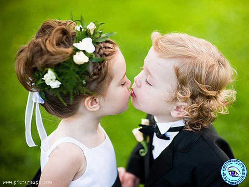 Beautiful And Cute Baby Wallpapers Cute Baby Kiss Wallpaper - Love Kiss Cute Baby - HD Wallpaper 