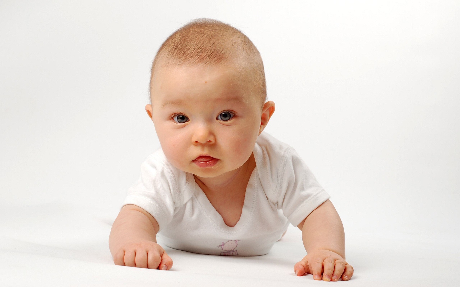 Very Small Kid Nice Wallpapers And Backgrounds - Crawling Baby Good Resolution - HD Wallpaper 