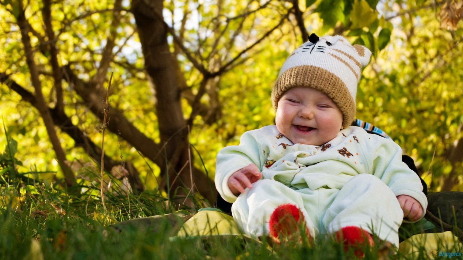 Small Cute Babies Wallpapers Photo - Boy Cute Baby Photos With A Smile Hd - HD Wallpaper 