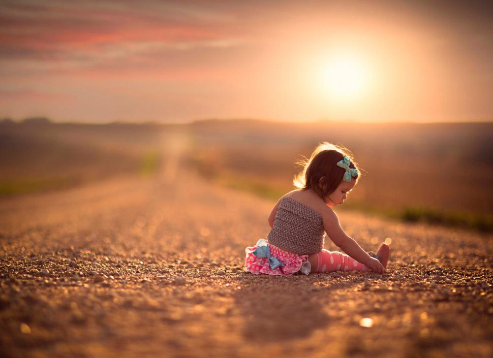 Small Child On Road Wallpaper,hd Wallpaper Hd Wallpaper,kid - Children High Quality - HD Wallpaper 