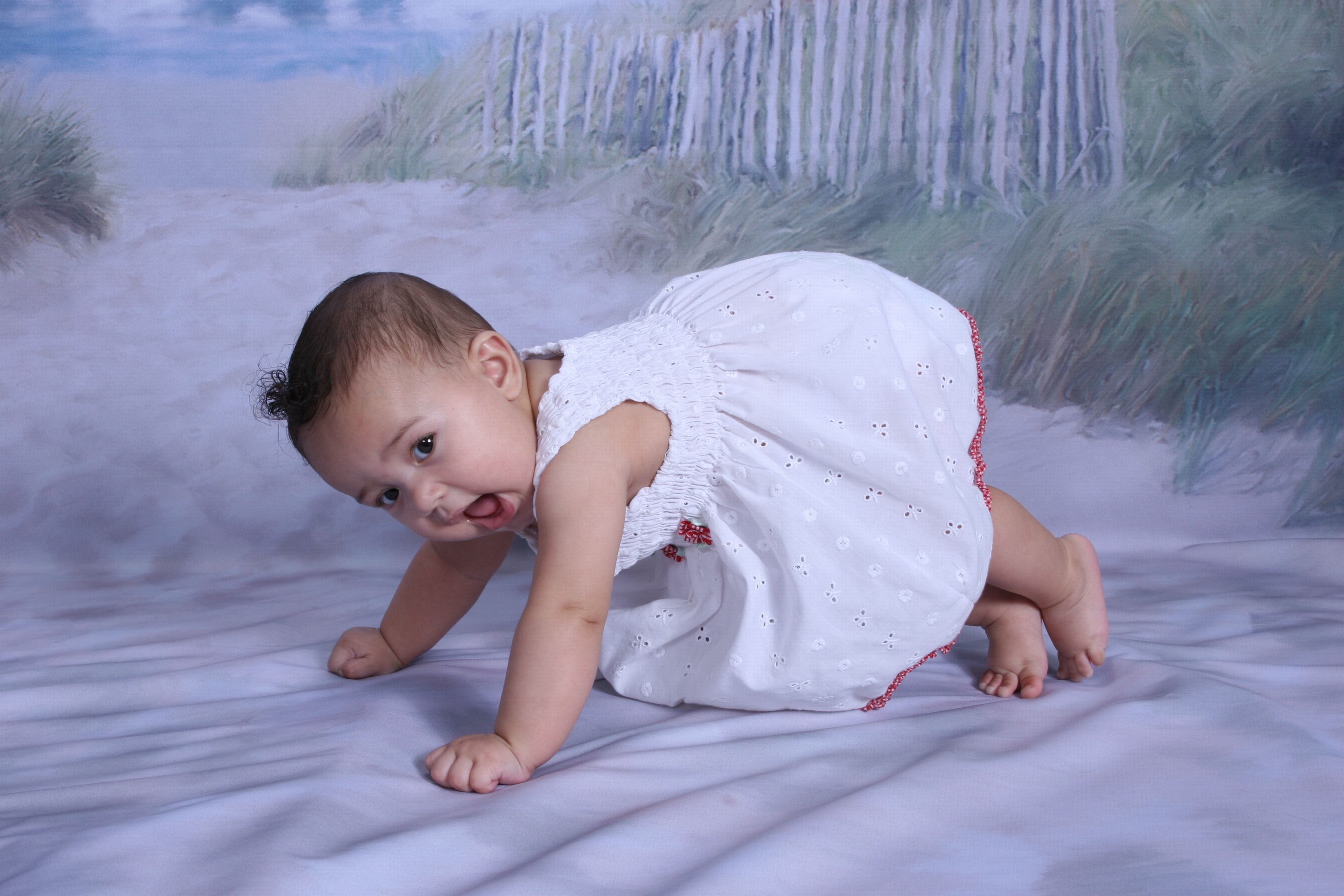 Good Morning Cute Baby Girl 4k Resolution Wallpaper - Crawl Reflex In Newborns - HD Wallpaper 