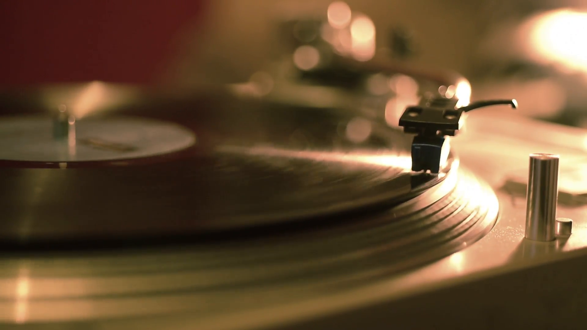 Close Up Dolly Shot Of A Vintage Record Player Playing - Vintage Record Player - HD Wallpaper 