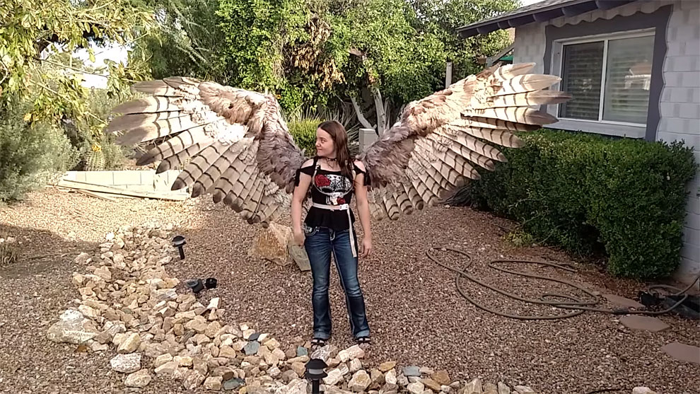 Wanita Ini Ciptakan Sayap Mirip Burung © 2016 Brilio - Humans With Bird Wings - HD Wallpaper 