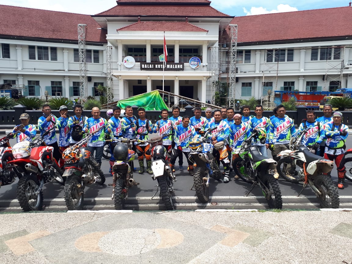 Malang Station - HD Wallpaper 