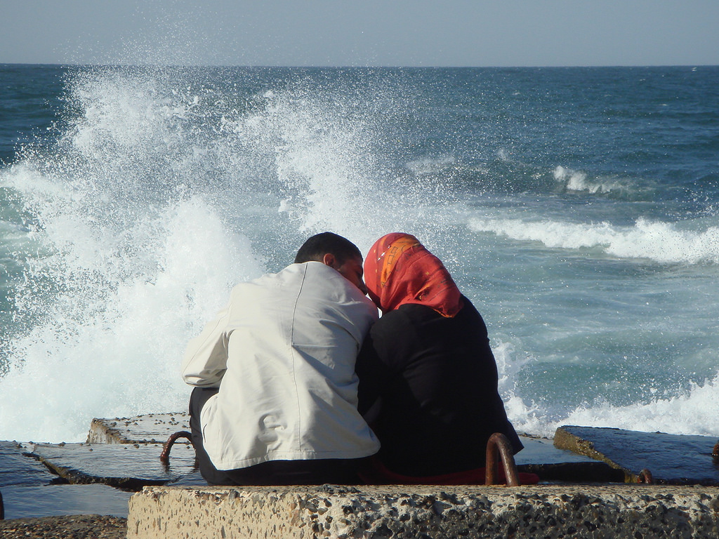 Muslimah And Her Husband - HD Wallpaper 