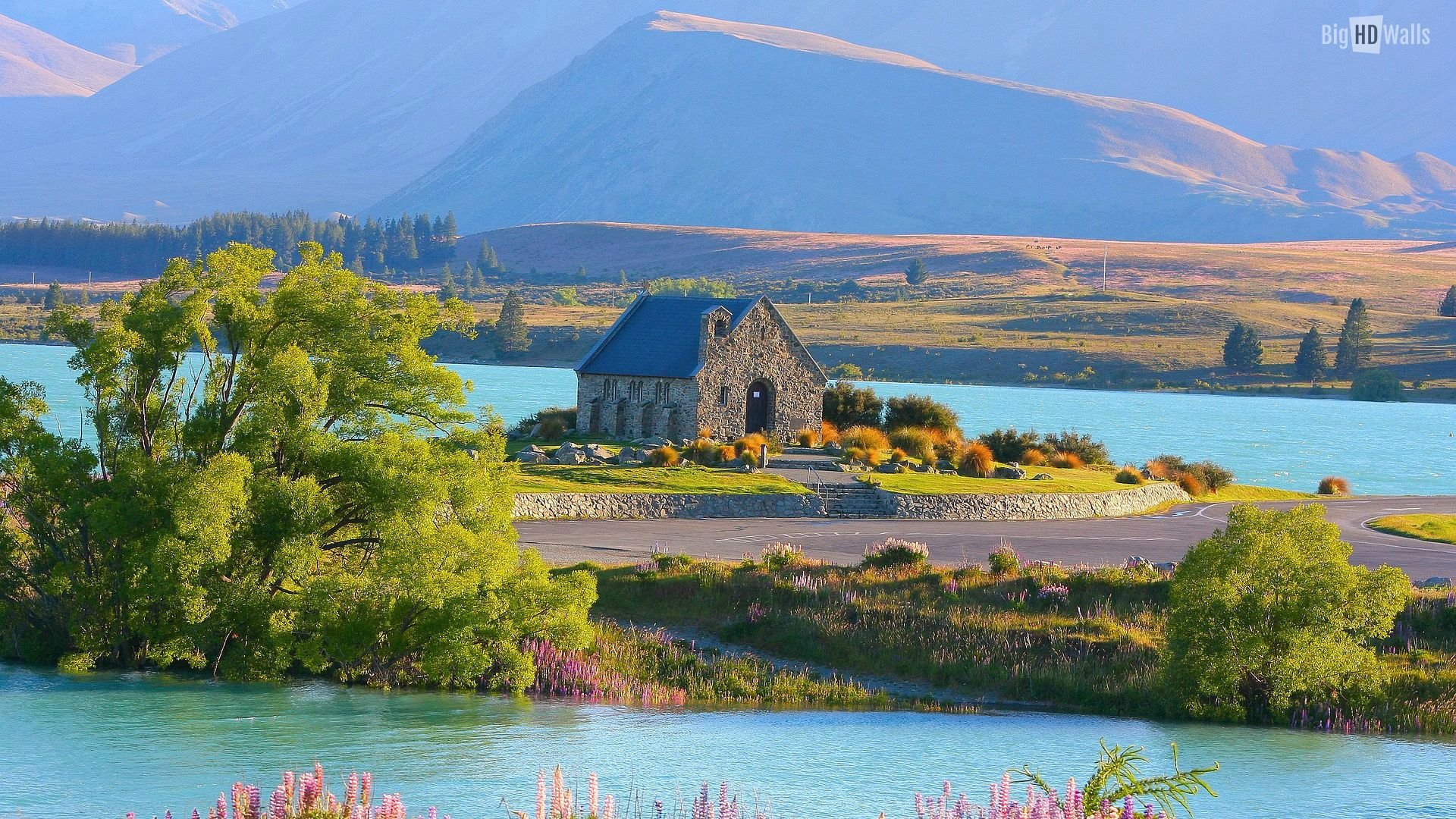Lush View Of Lake Tekapo In New Zealand Wallpaper - New Zealand Lake Tekapo - HD Wallpaper 